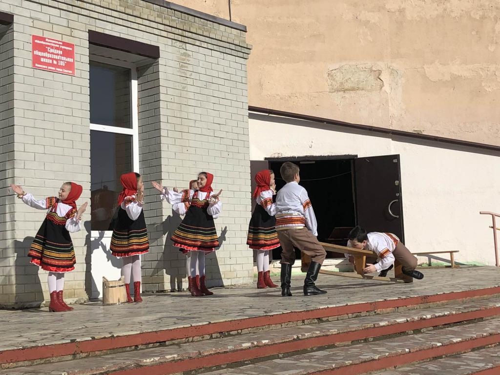 Масленица в поселках Жасминный, Дачный и в районе 75 школы в Саратове | ДК  Россия