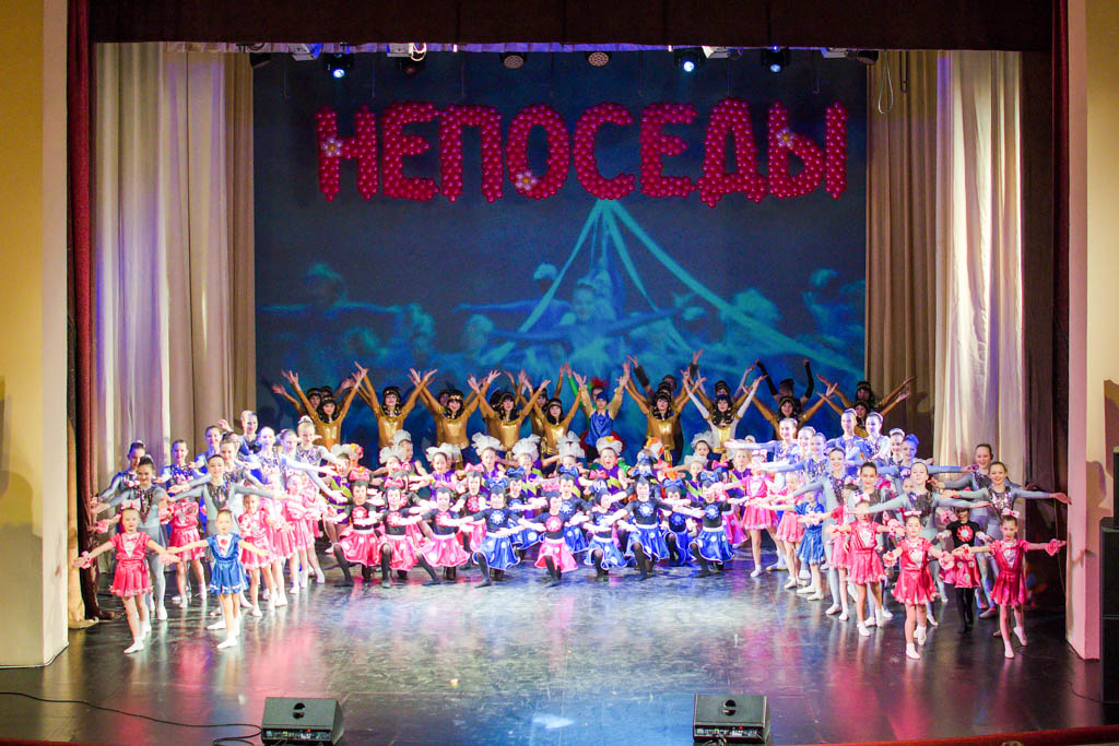 Танцевальные коллективы ДК «Россия» занимаются  с детьми онлайн.