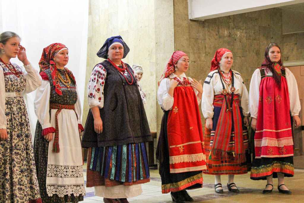 Народный коллектив фольклорно-этнографический ансамбль «Собор» порадует вас исполнением народных песен!