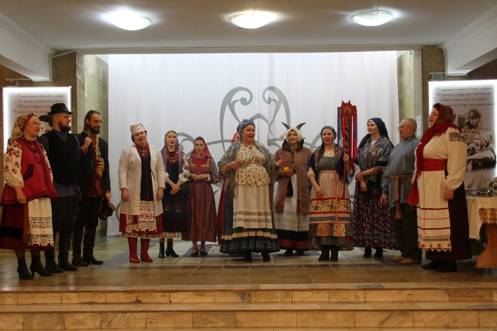 В ДК «Россия» состоялась концертная программа «Пришла Коляда, отворяй ворота!» фольклорно-этнографического ансамбля «Собор»