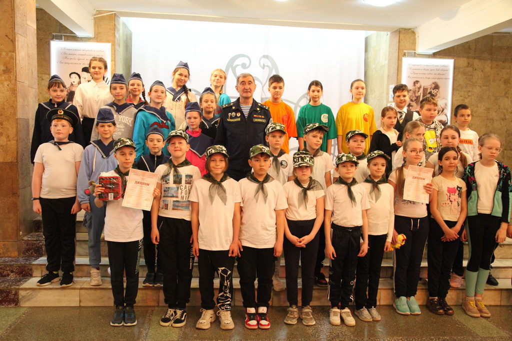 Конкурсная программа «Русский солдат не знает преград» для школьников Ленинского района