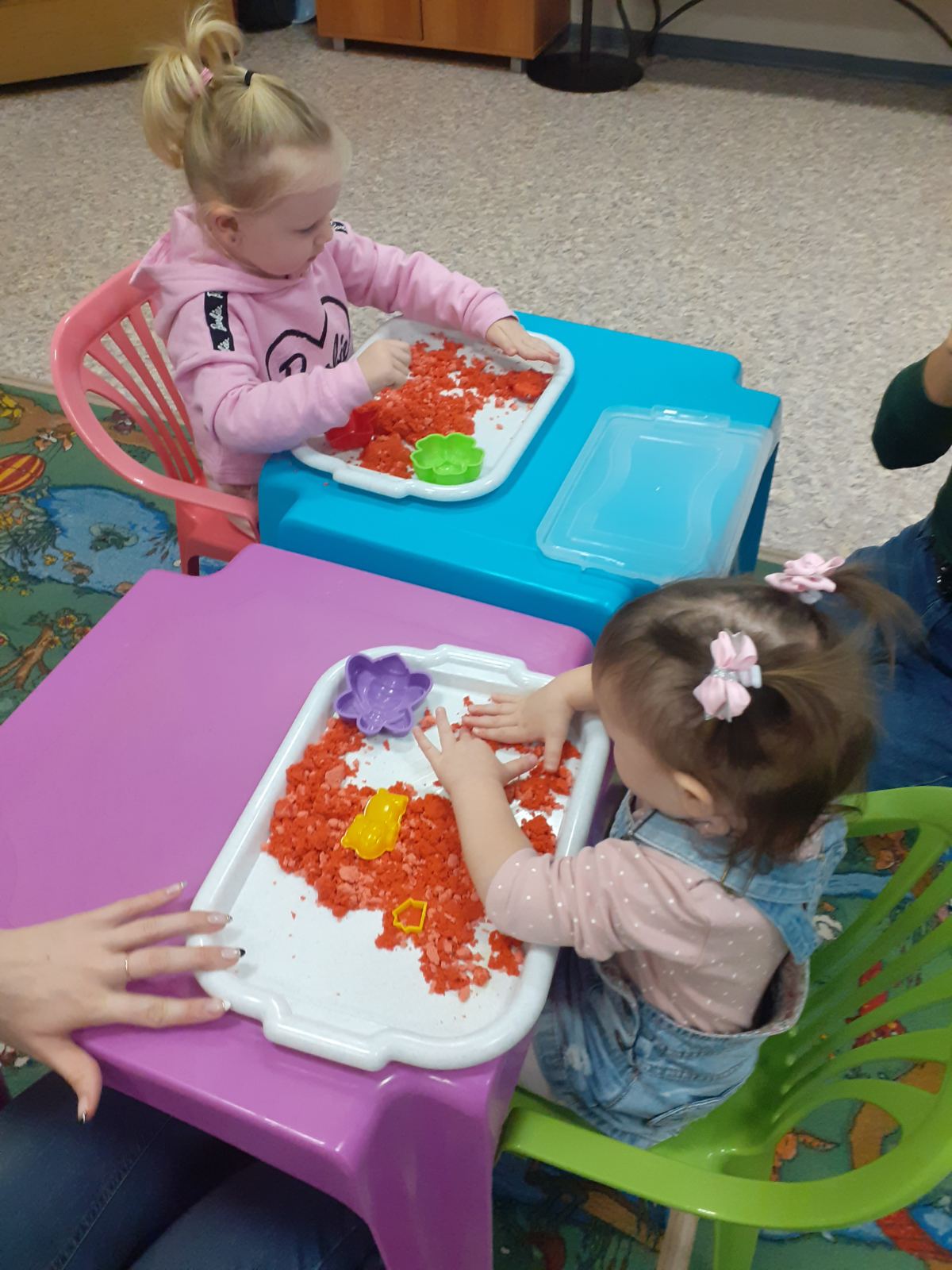Развивающие занятия для малышей в ДК «Россия»