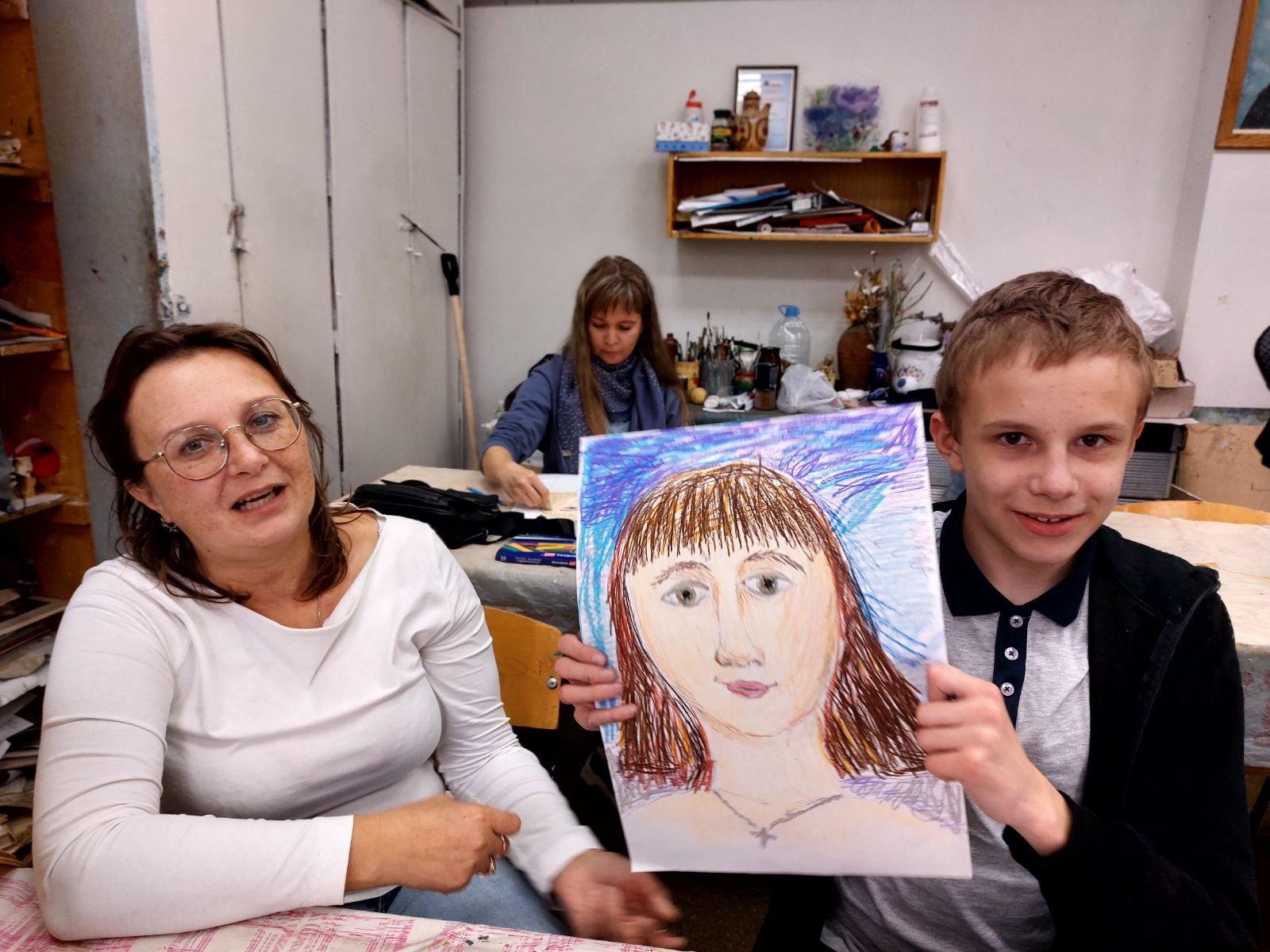 Мастер-класс «Портрет мамы» в инклюзивной творческой лаборатории «Дорога к счастью»