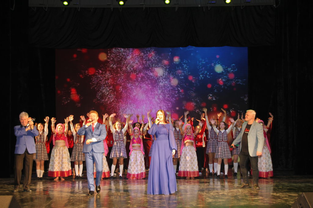 Концертная программа «Россия собирает друзей», посвященной Дню рождения ДК «Россия»
