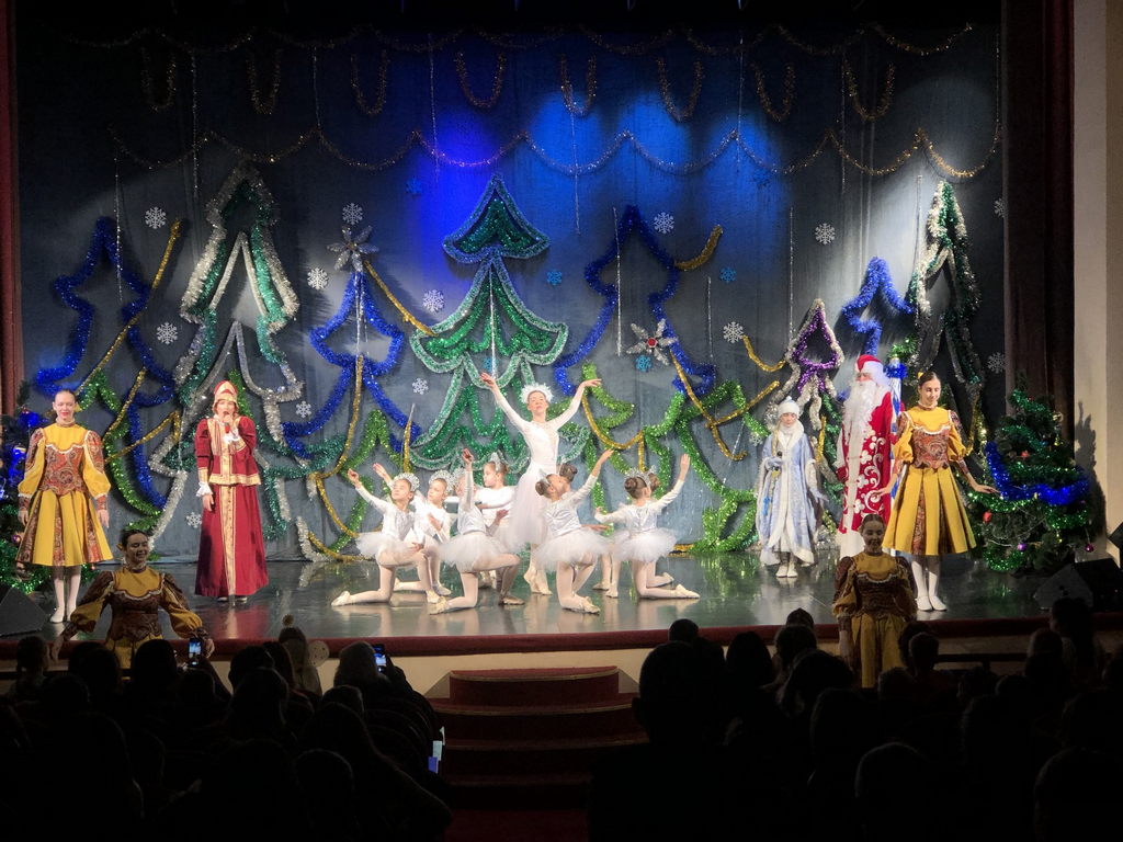 Новогоднее представление для детей из многодетных семей Саратовской области
