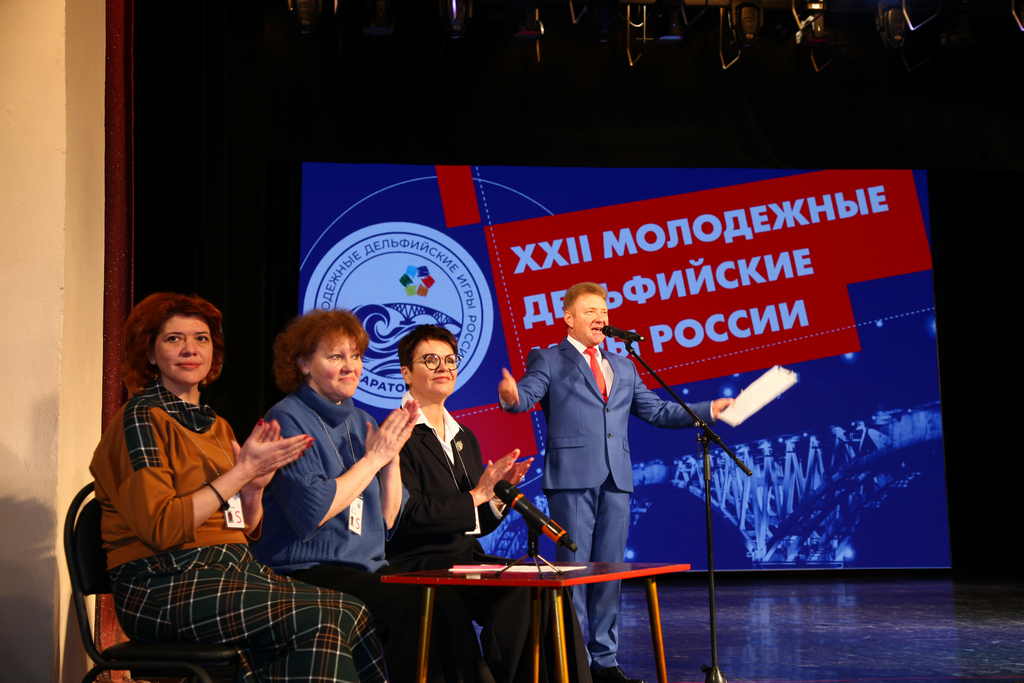 В ДК «Россия» состоялась жеребьевка для коллективов в номинации «Народный танец»