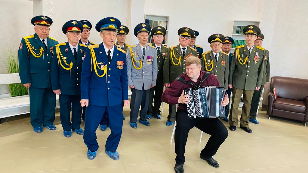 Хор «Душа ветерана» подарил концерт для ветеранов в госпитале
