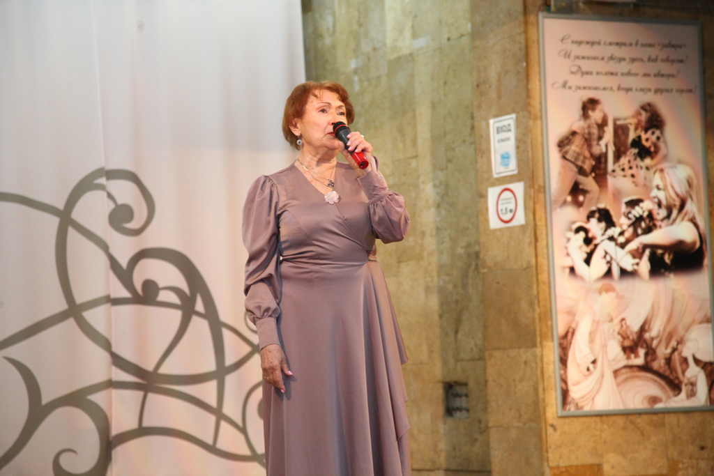 Творческий вечер Елены Кондрашкиной — солистки вокального ансамбля «Ретро»