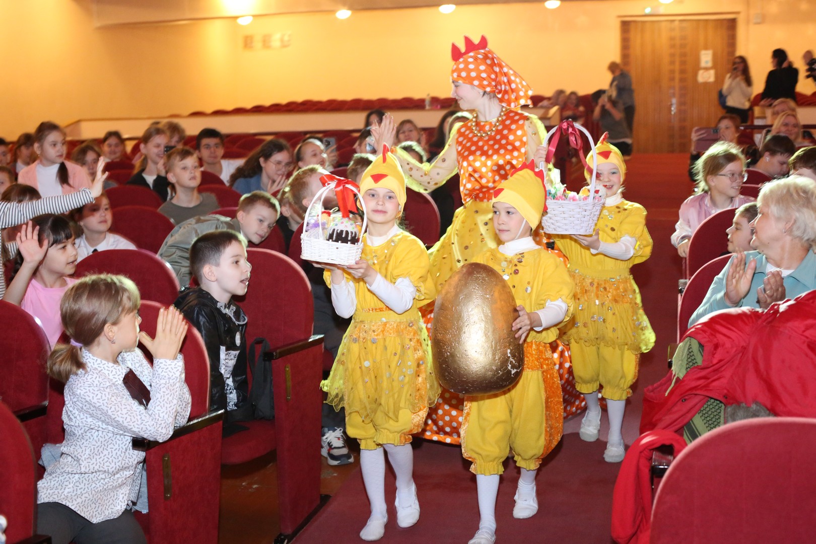 Прямая трансляция концертно-игровой программы «Пасхальные традиции»