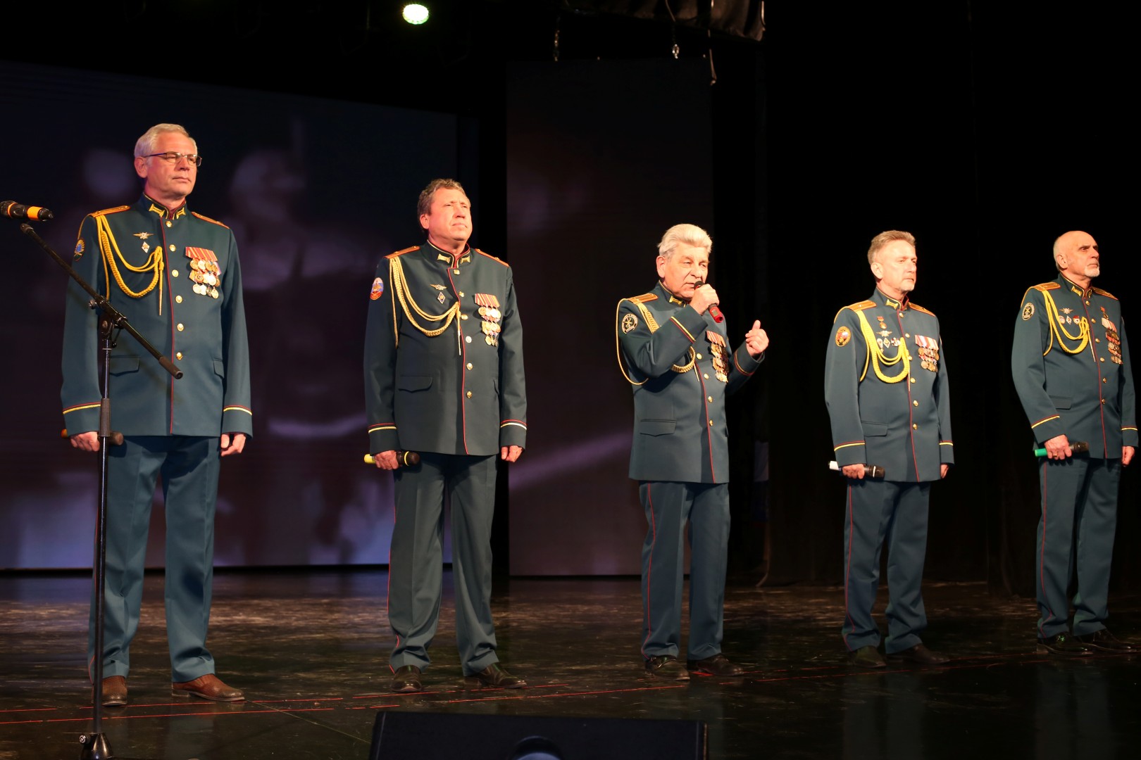 В ДК «Россия» состоялось значимое мероприятие — концертно-патриотическая программа «Незаживающая рана Чернобыля»