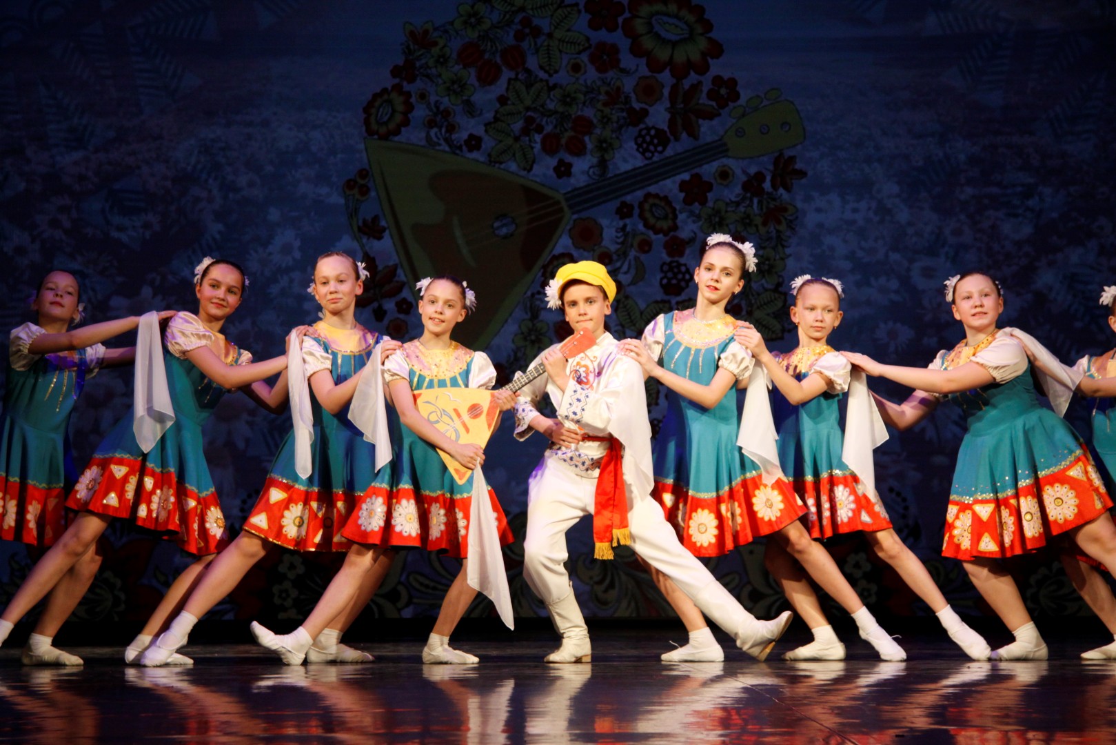 Отчетный концерт ансамблей «Задорный каблучок» и «Радуга» стал настоящим праздником танца