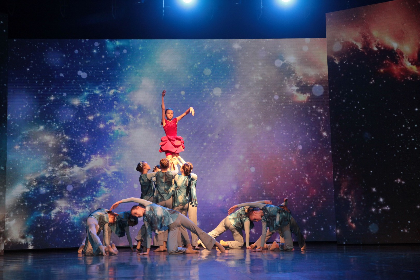 Состоялся отчетный концерт двух коллективов: «Серпантин» и «Браво»