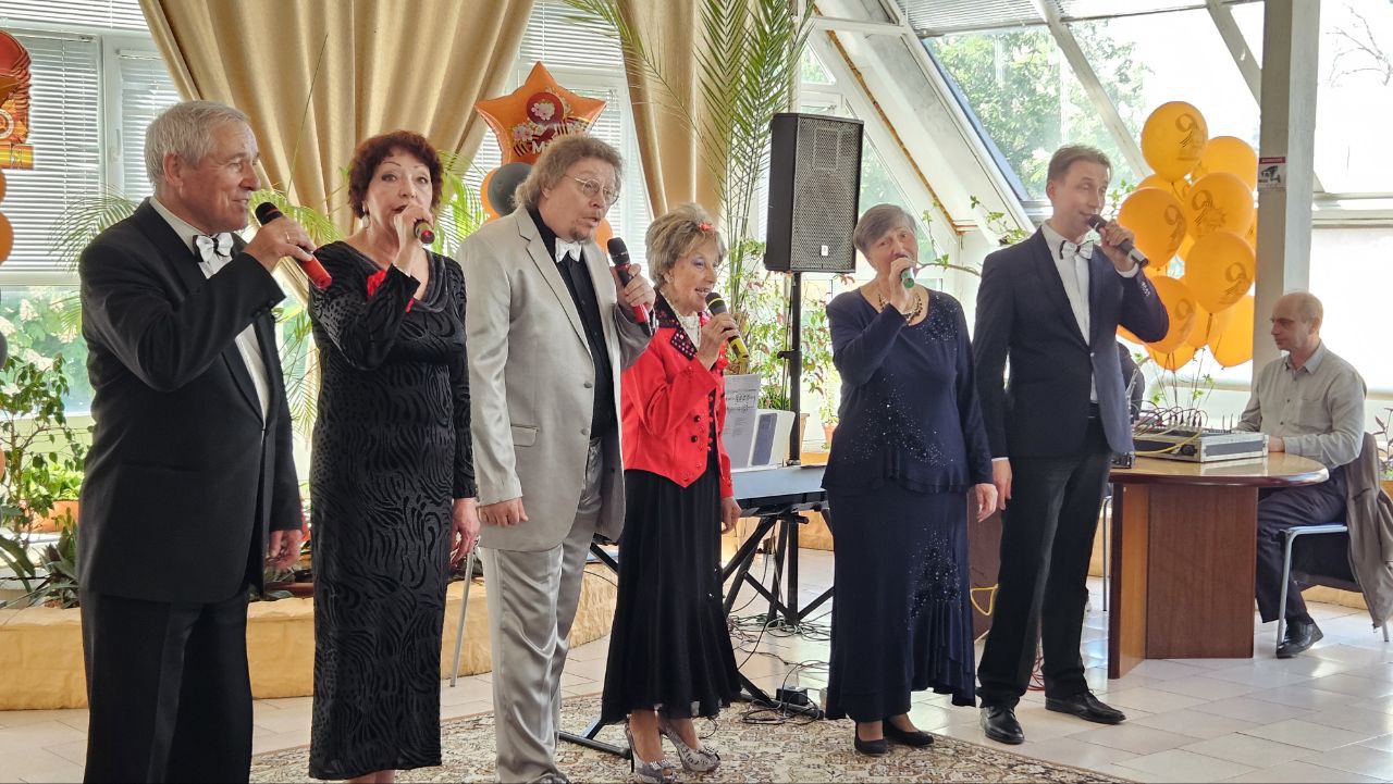 Песни Победы – в подарок сотрудникам и пациентам Областного госпиталя для ветеранов войн