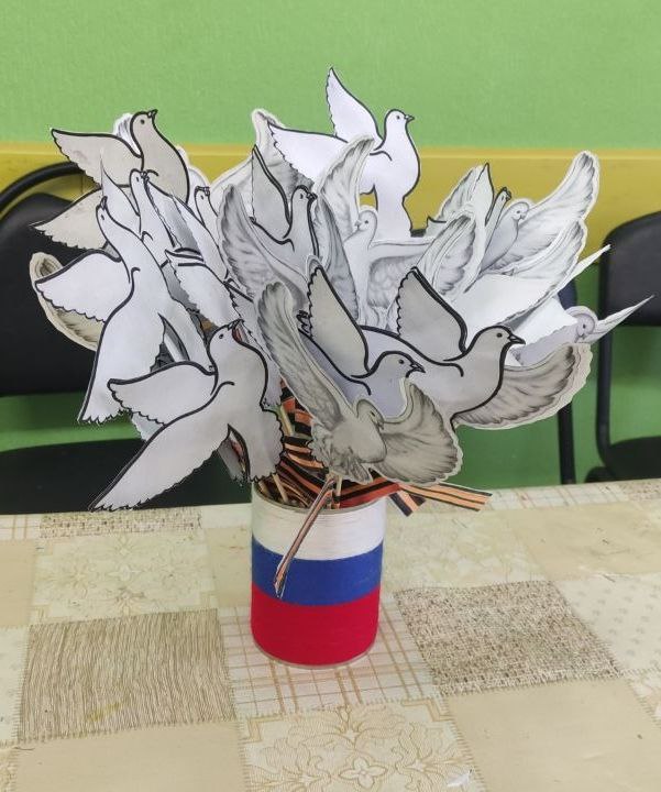 «Голуби мира» на занятии в «Народной студии» клубе декоративно-прикладного творчества «Мастерица»