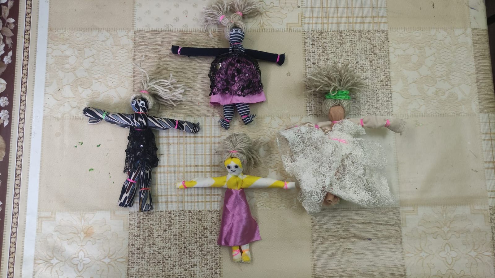 Мастер-класс по созданию тряпичных кукол в инклюзивной творческой лаборатории «Дорога к счастью»