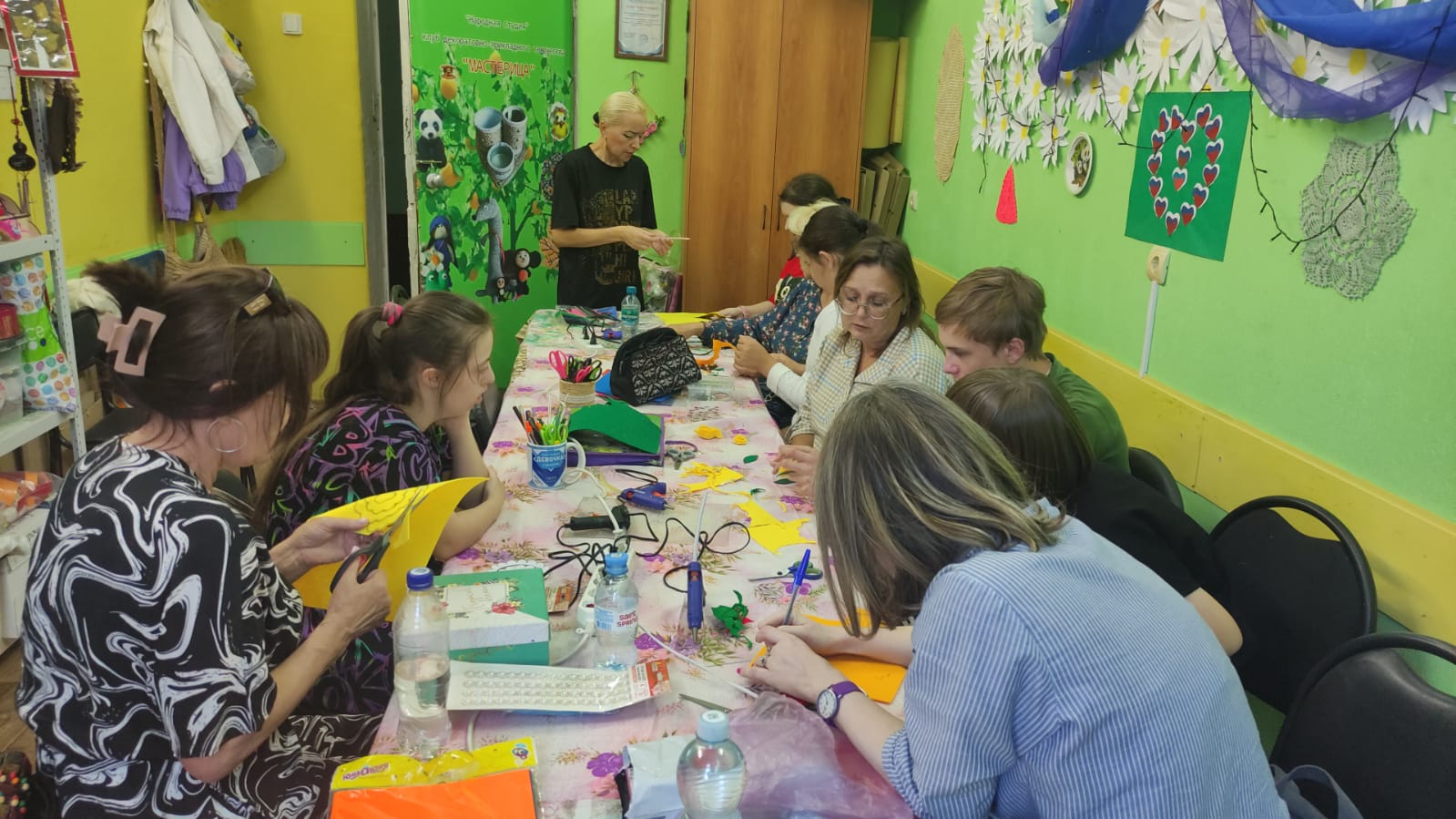 Подарки учителям своими руками от воспитанников инклюзивной творческой лаборатории «Дорога к счастью».