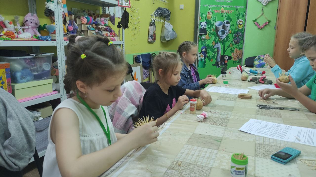 Дары осени: юные мастерицы из Дворца культуры «Россия» изготовили необычные поделки.