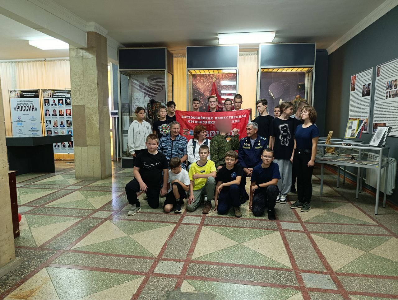 Во Дворце культуры «Россия» прошла встреча с участником специальной военной операции.