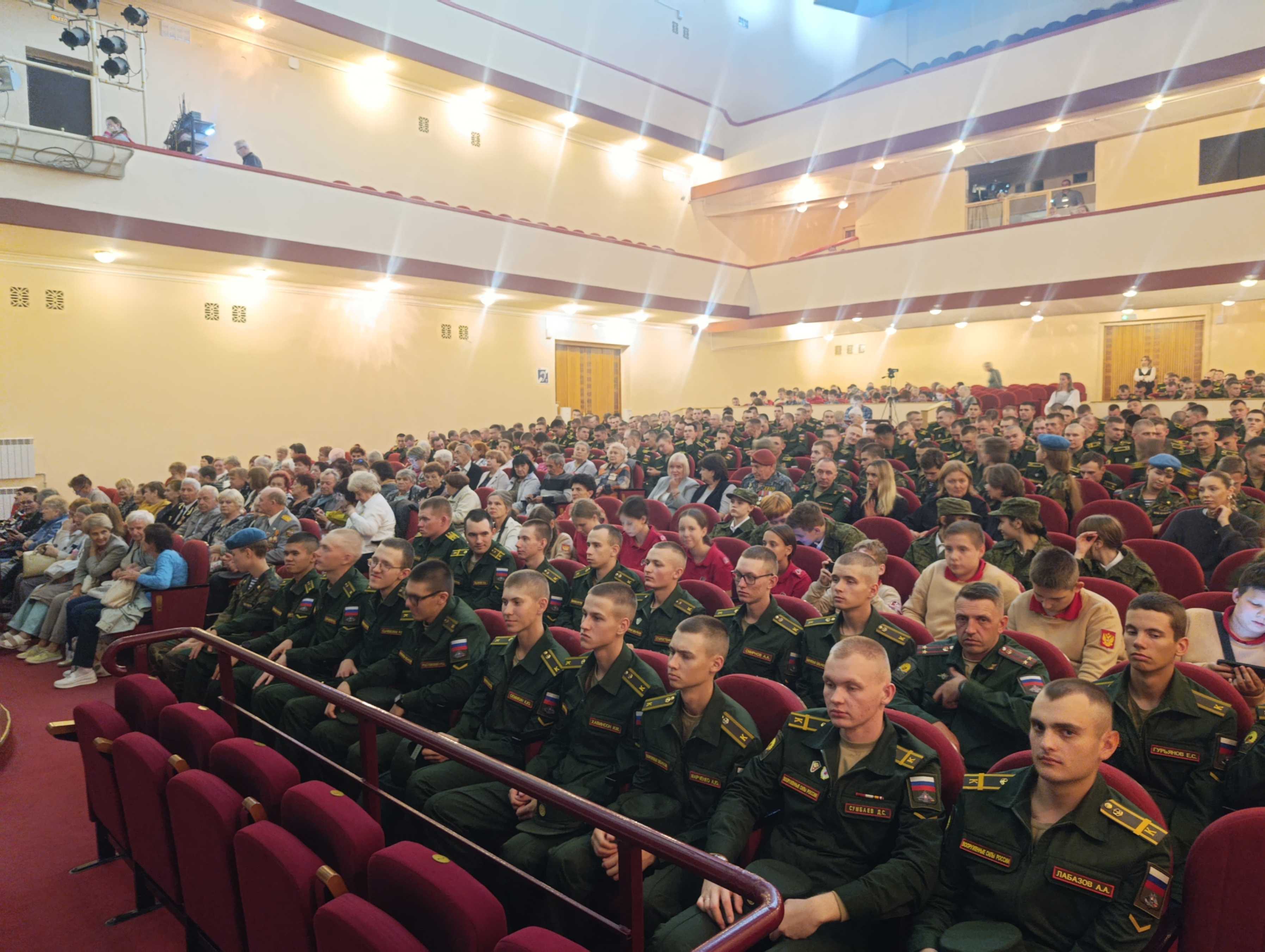 Во Дворце культуры «Россия» прошёл торжественый тематический вечер, посвящёный памяти земляков-героев.