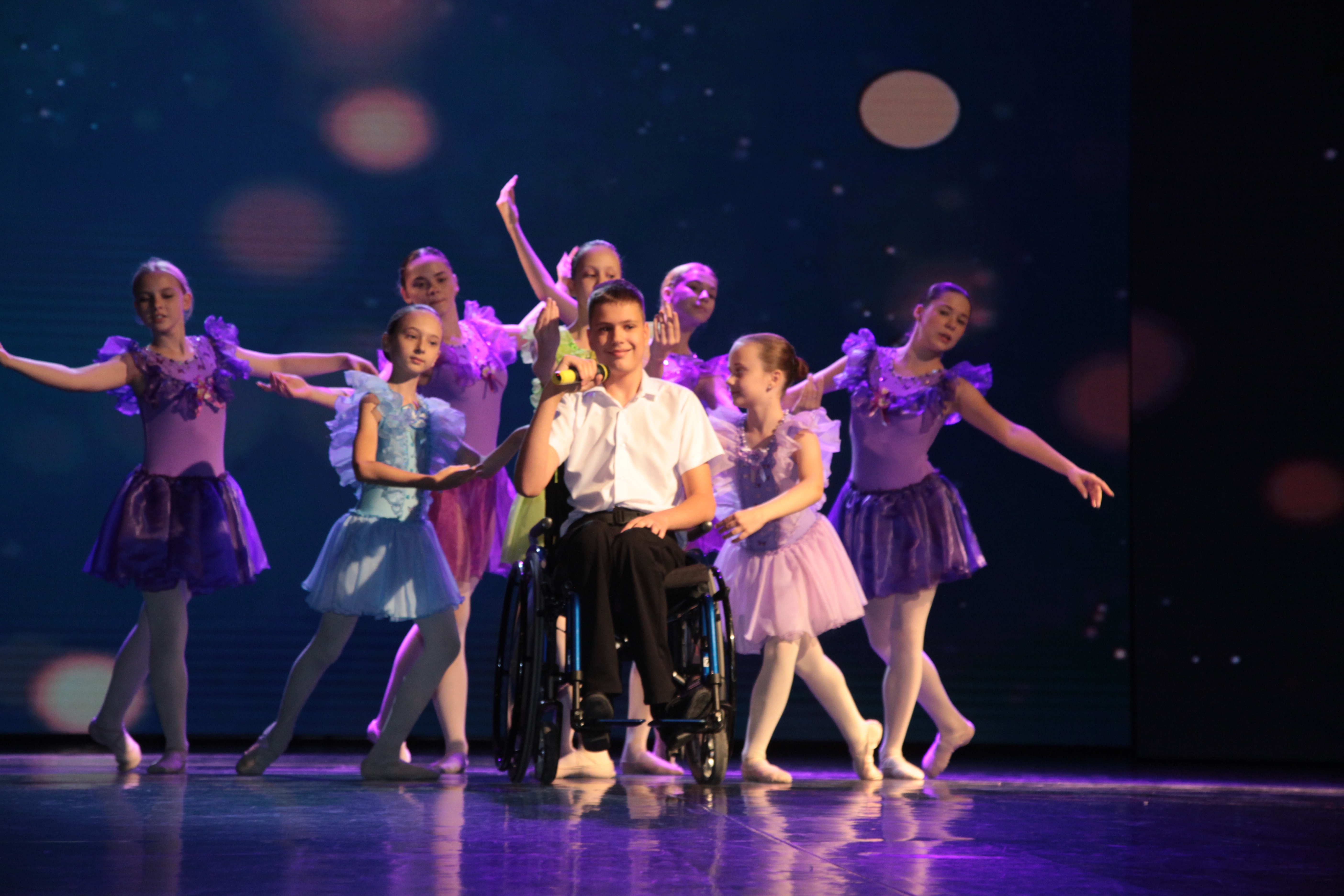 В День  открытых дверей прошёл трогательный концерт от инклюзивной творческой лаборатории «Дорога к счастью».