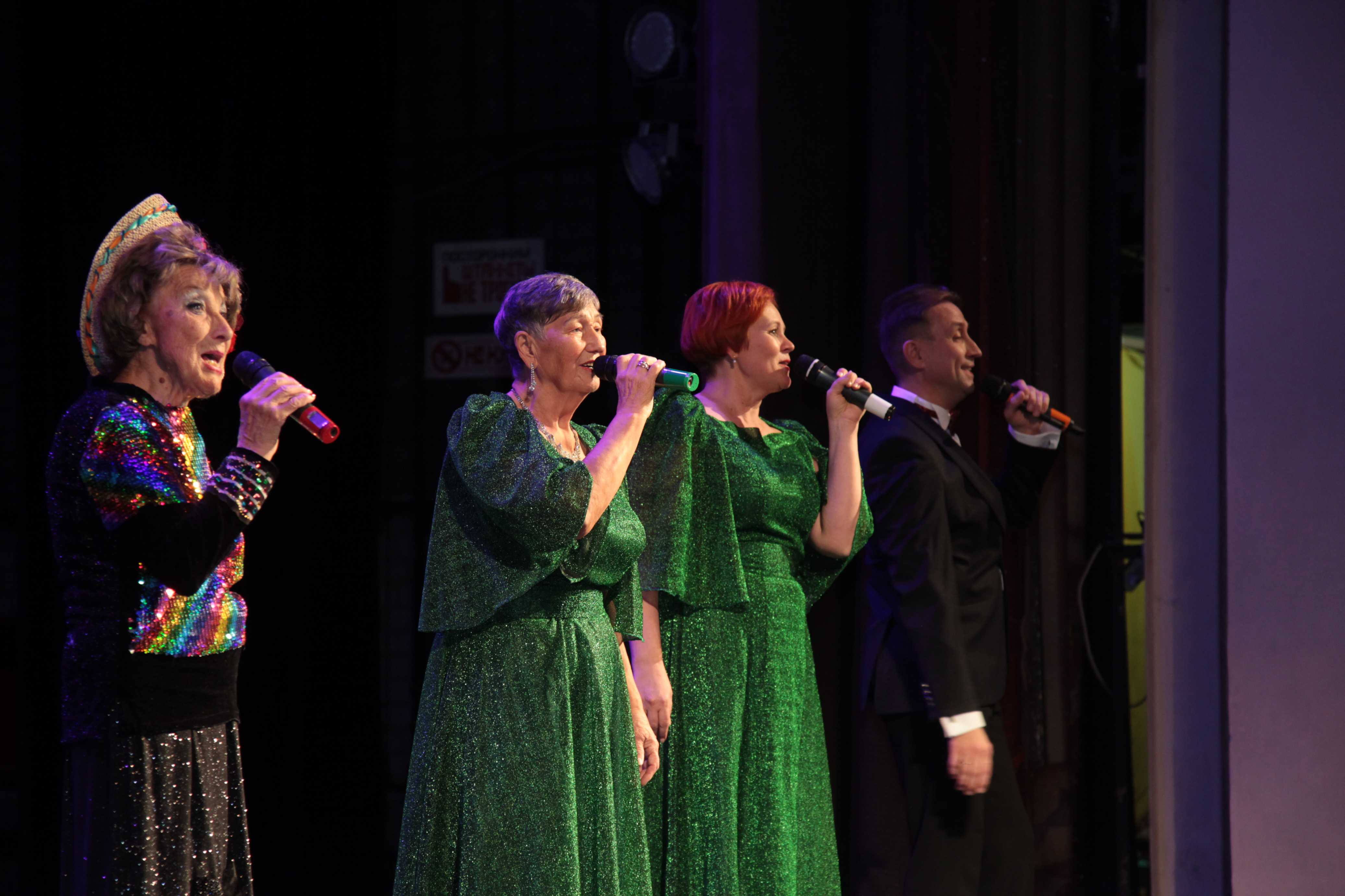 «С песней по жизни!»: вокальный ансамбль «Ретро» отметил 80-летие солисток праздничной концертной программой.