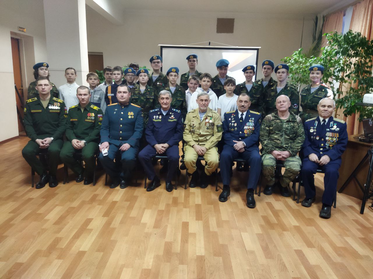 В бою всегда впереди: в преддверии Дня инженерных войск во Дворце культуры «Россия» прошла тематическая встреча.