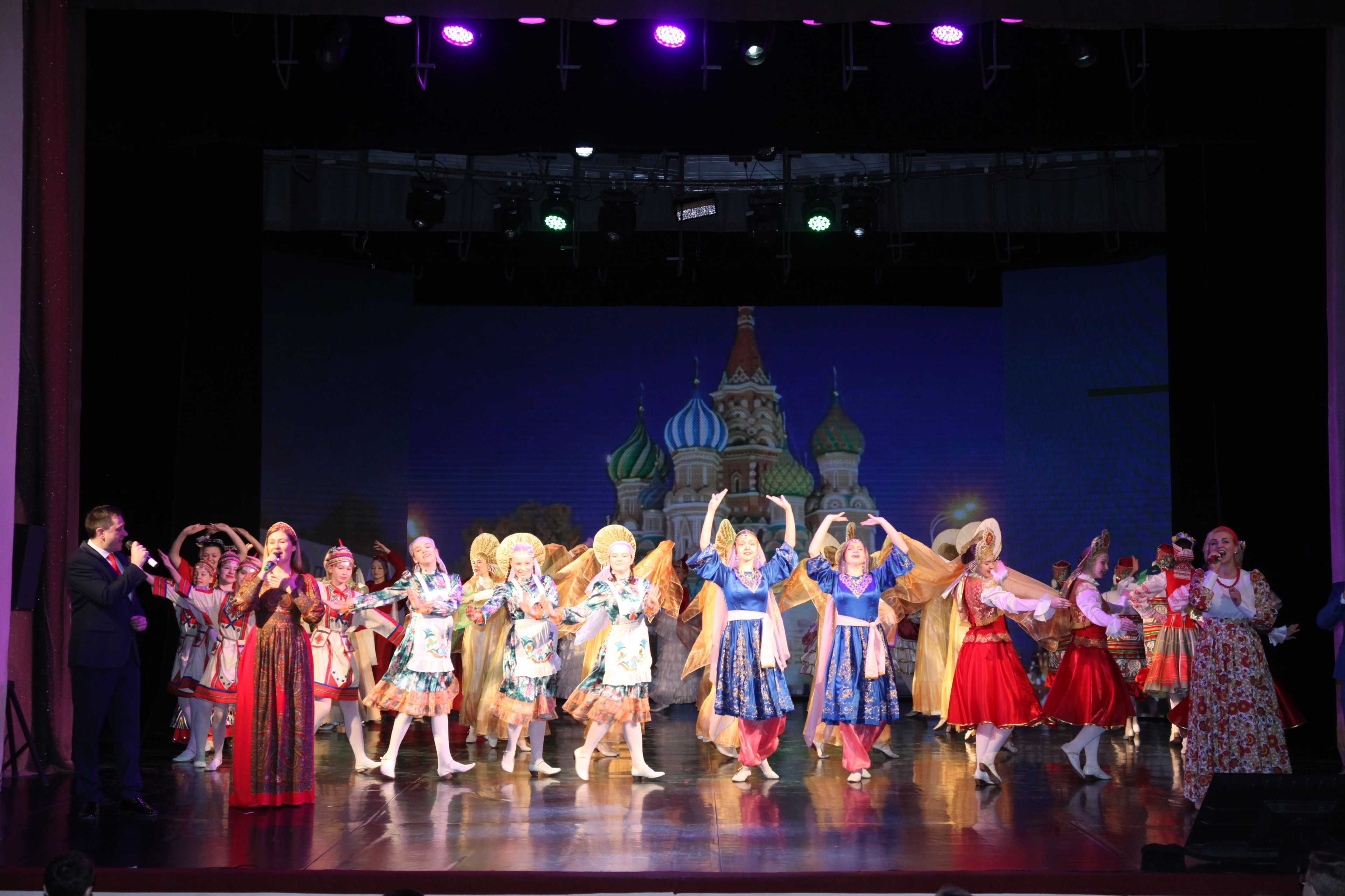 Во Дворце культуры «Россия» торжественно открыли Год единства народов России.