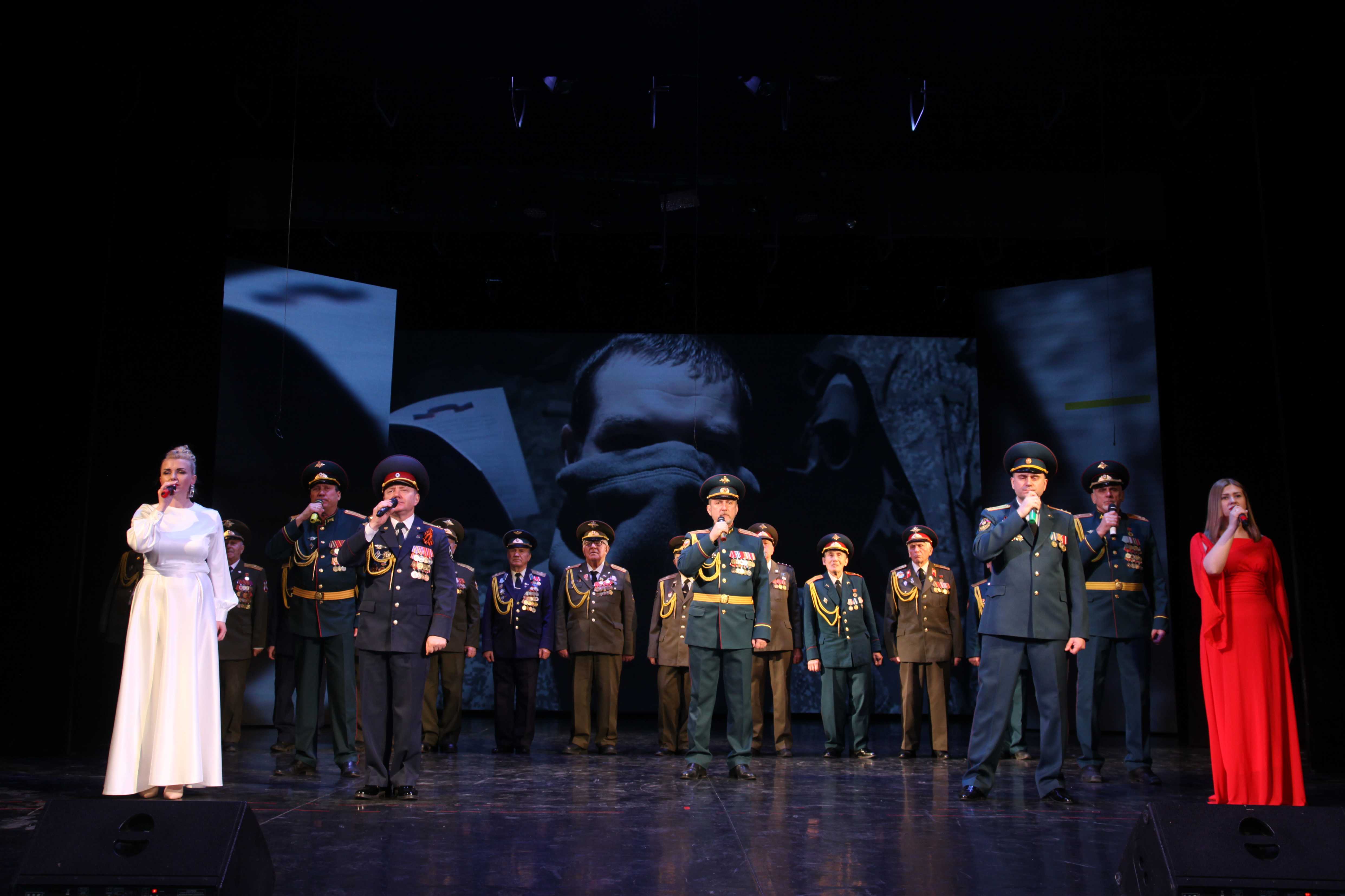 Во Дворце культуры «Россия» поздравили защитников Отечества.