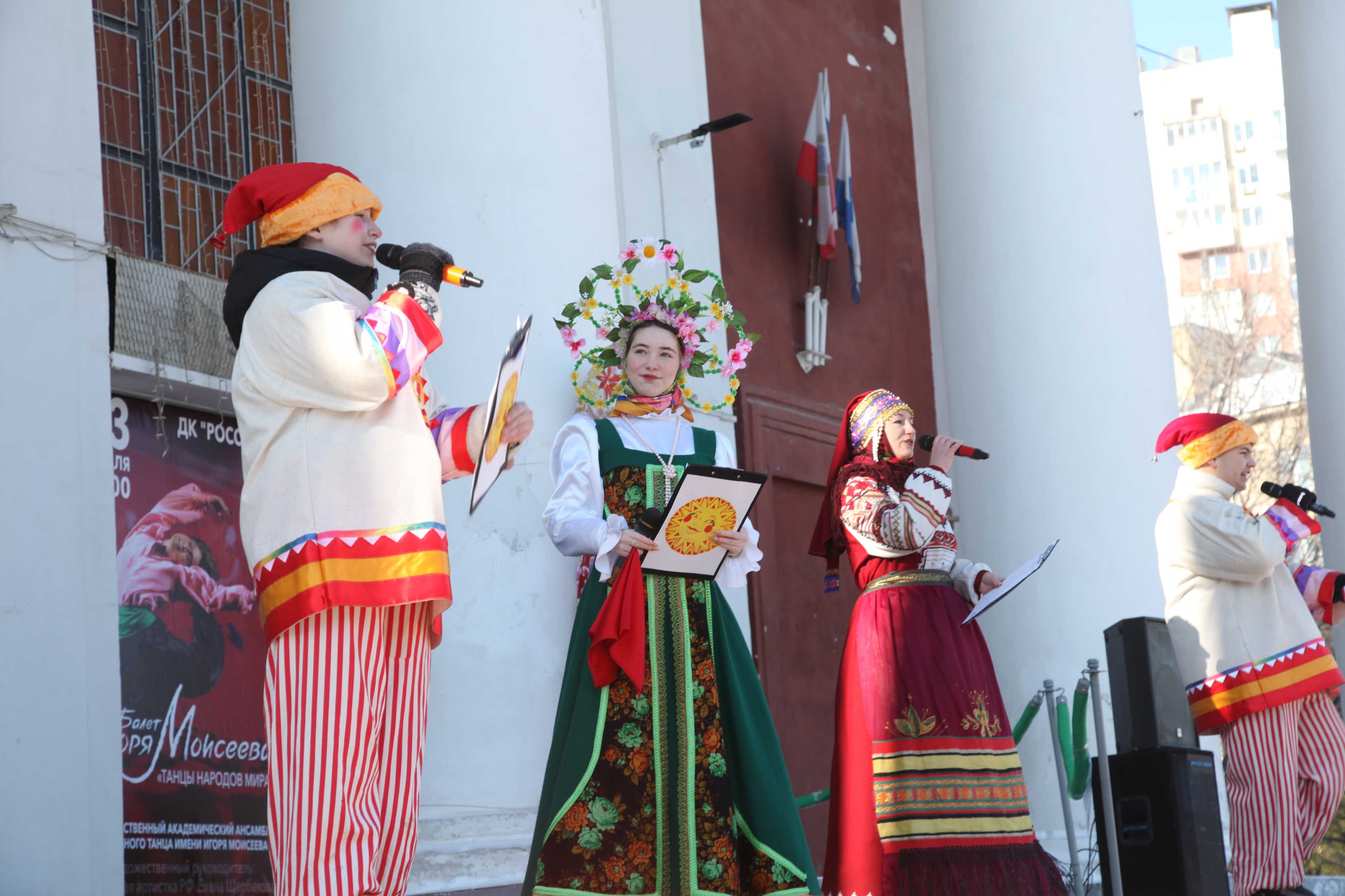 На площади Ленина проводили зиму!