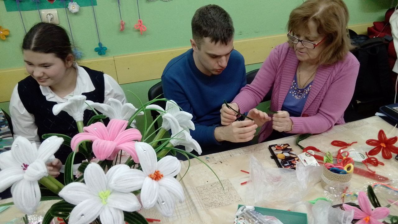 В инклюзивной творческой лаборатории «Дорога к счастью» встретили весну.