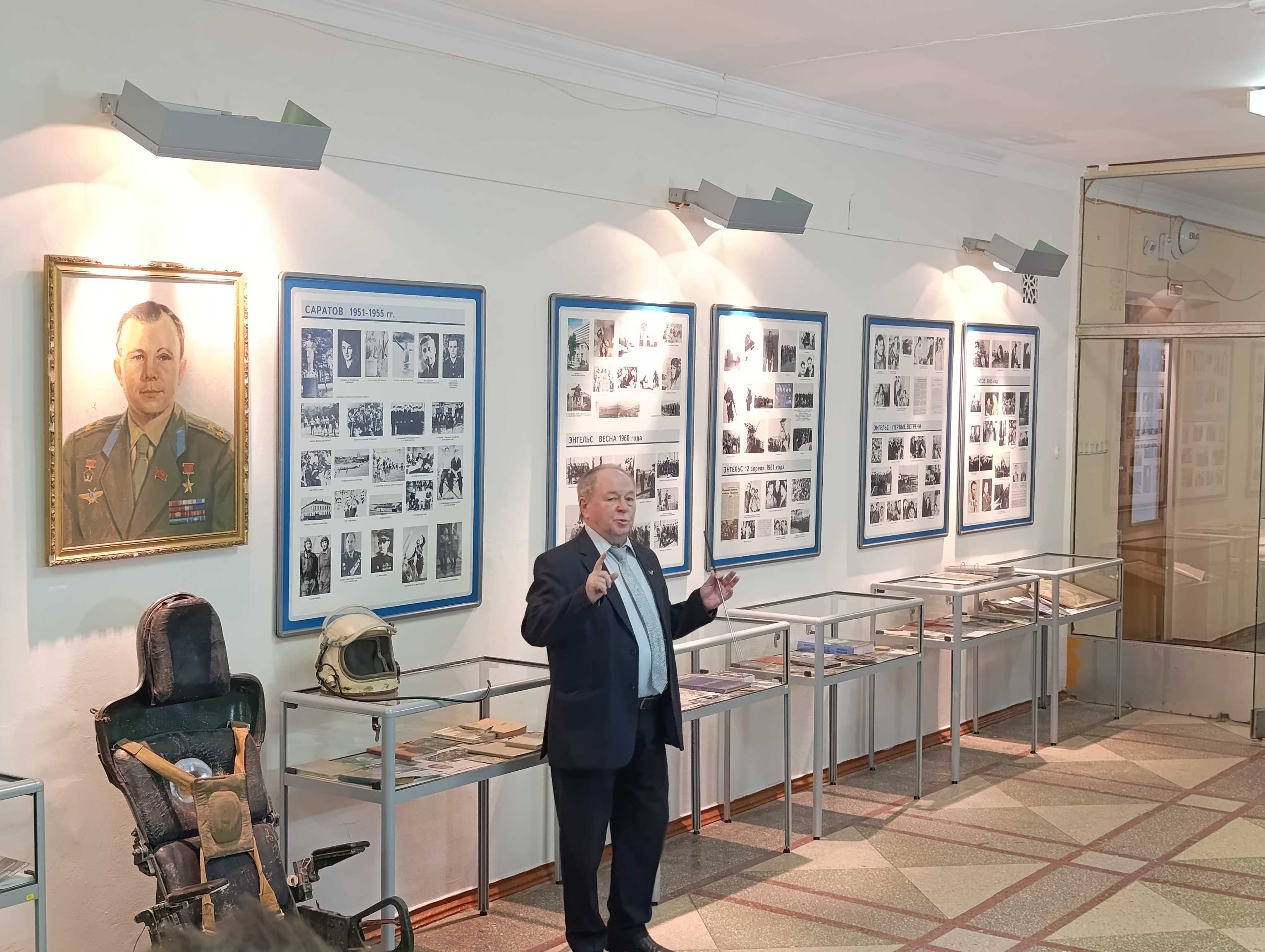 Про мужество и космос: во Дворце культуры «Россия» прошло тематическое занятие для школьников.