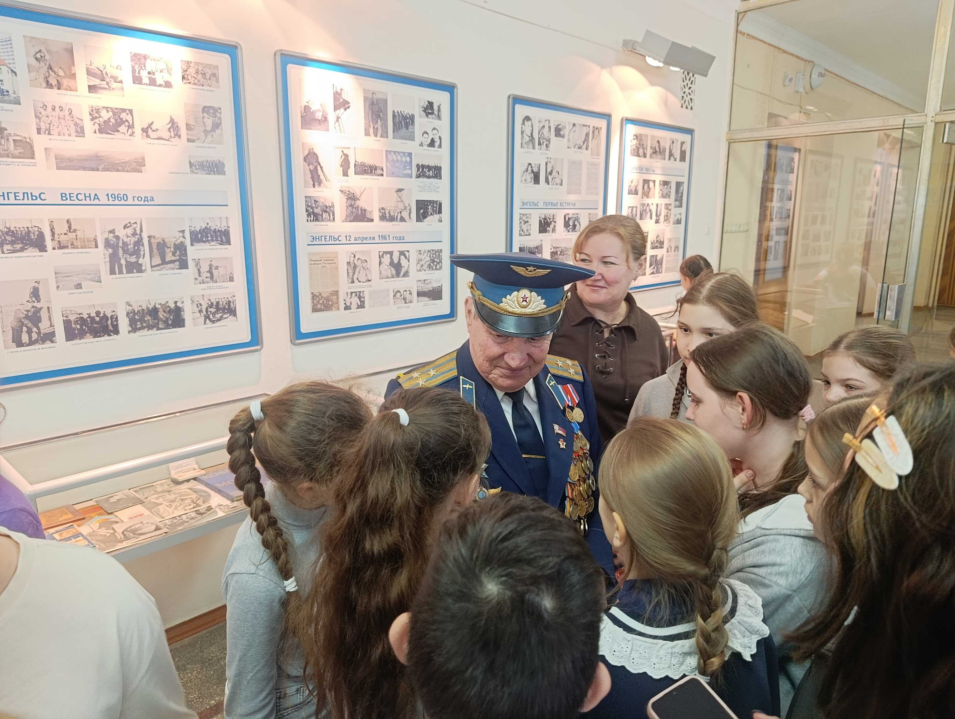 Продолжается тематические встречи в рамках цикла мероприятий, посвящённых Дню космонавтики.