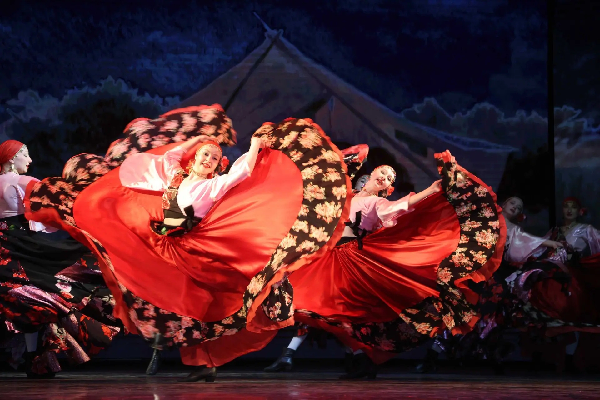 Поздравляем с Международным Днём танца!