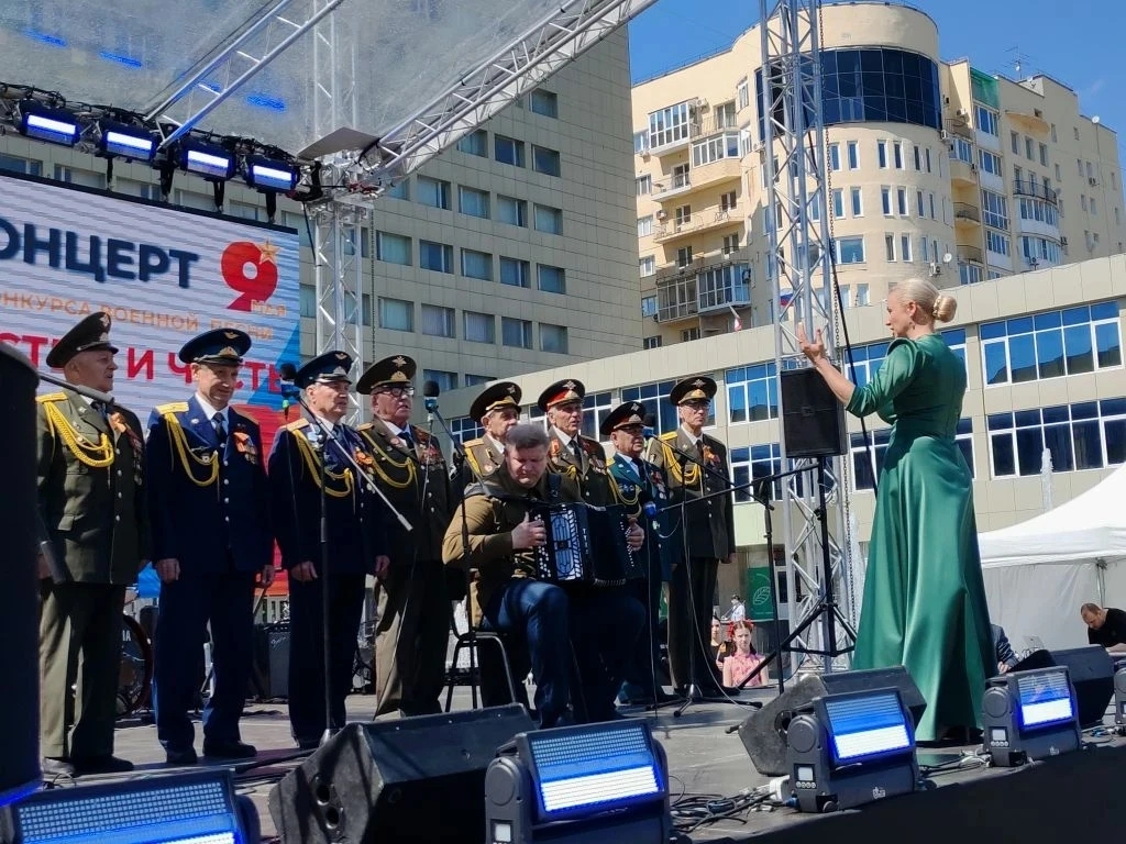 Сквозь время — к Победе: хор «Душа ветерана» принял участие в праздничных торжествах Саратова.