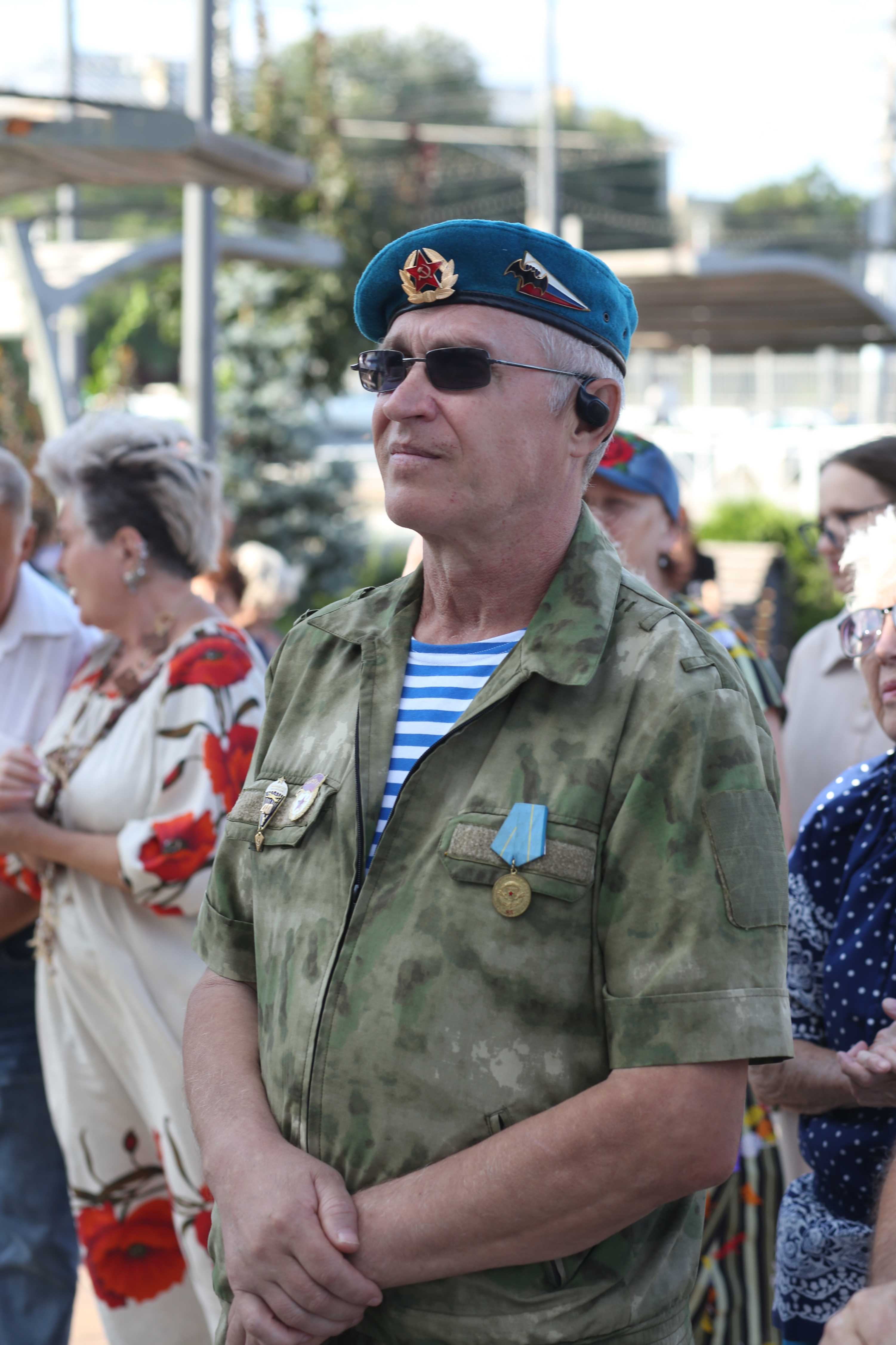 На площади Ленина отметили День ВДВ.
