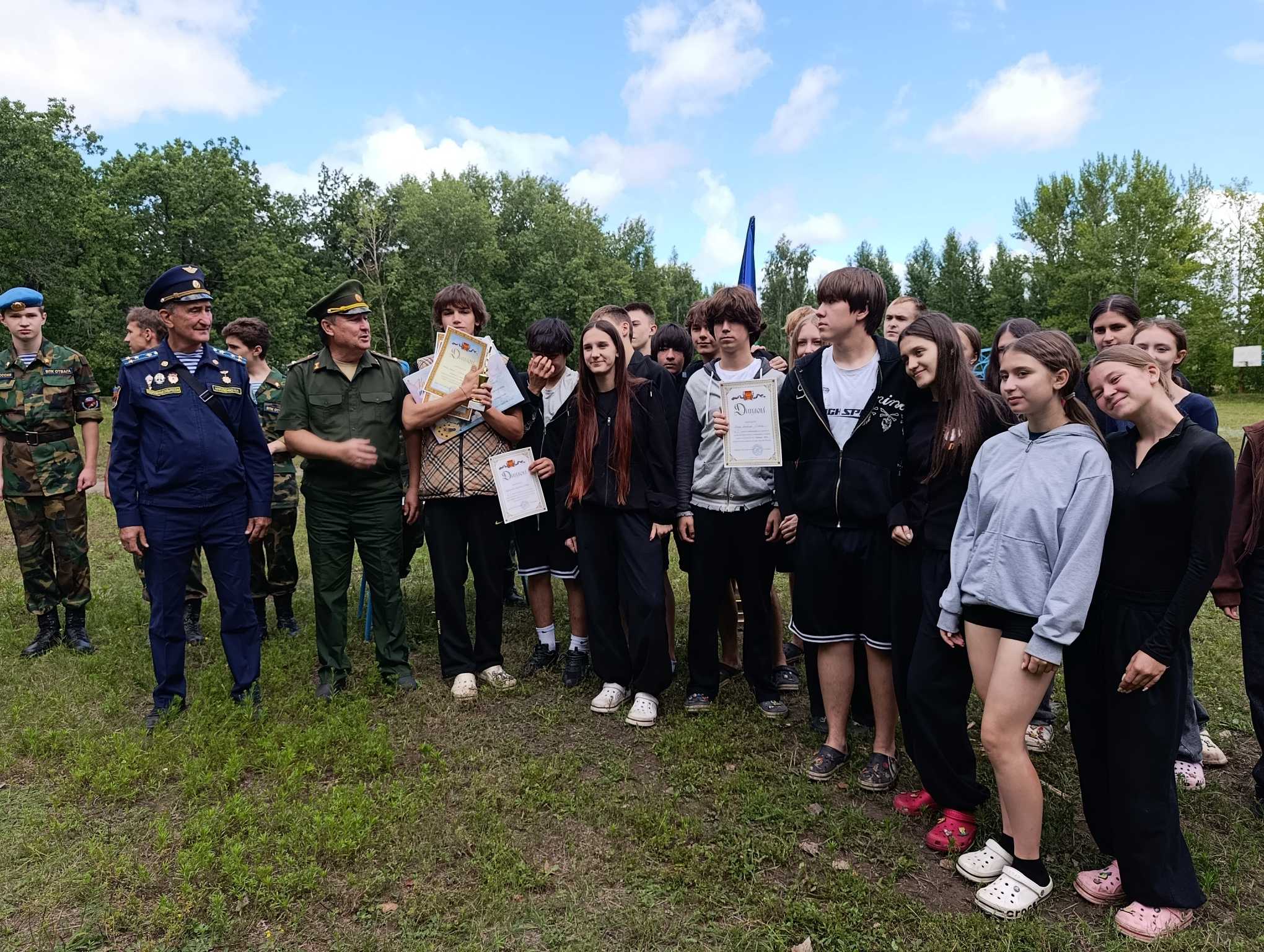 Для воспитанников детского оздоровительного лагеря провели военно-спортивную эстафету.